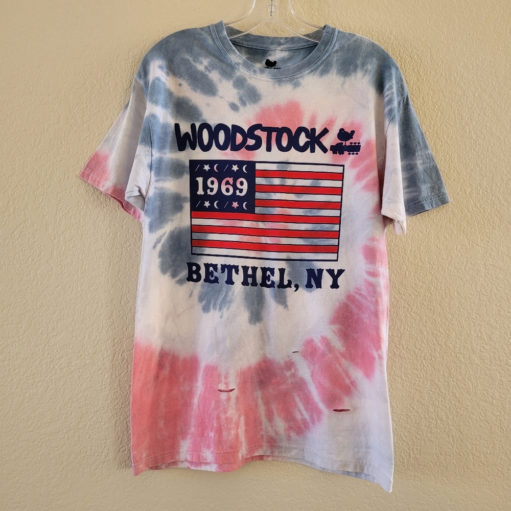 NWOT Woodstock 1969 American Flag Graphic T Shirt Size Small
